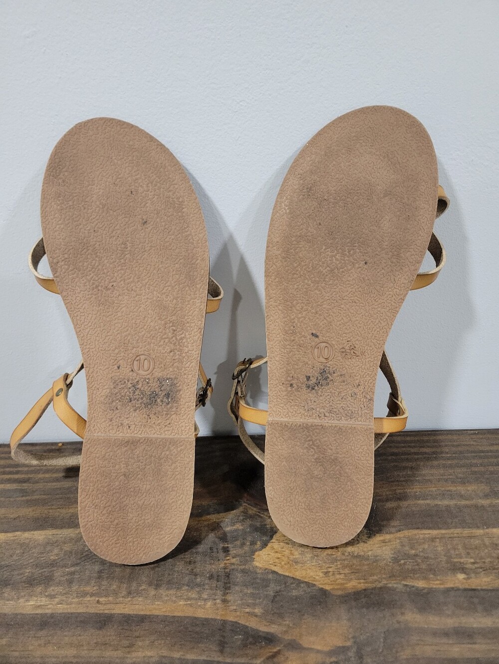Universal Threads Sandals - Picture 2 of 3